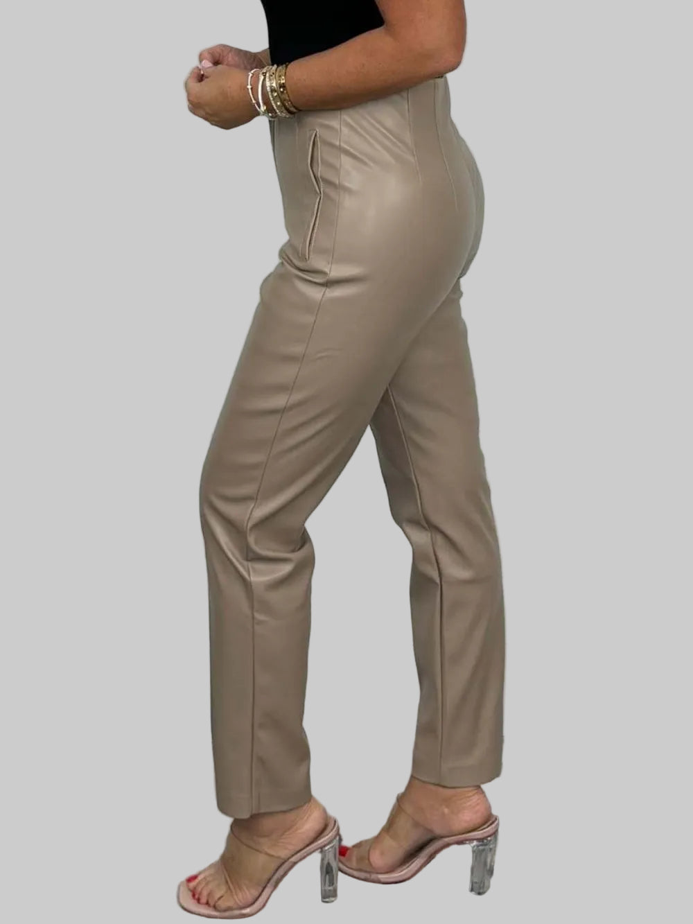 9bd912f3-b4de-4dfe-8b59-ce929efdc214-Max